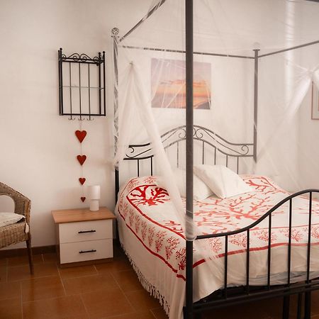 Villa Dan-Rooms In Monopoli Impalata Bagian luar foto